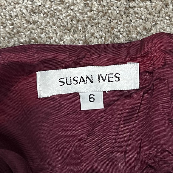 A purple dress from Susan Ives in perfect condition. Size 6 - Picture 3 of 3